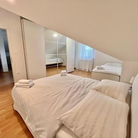 Hop House Garni Hotel ポストイナ エクステリア 写真