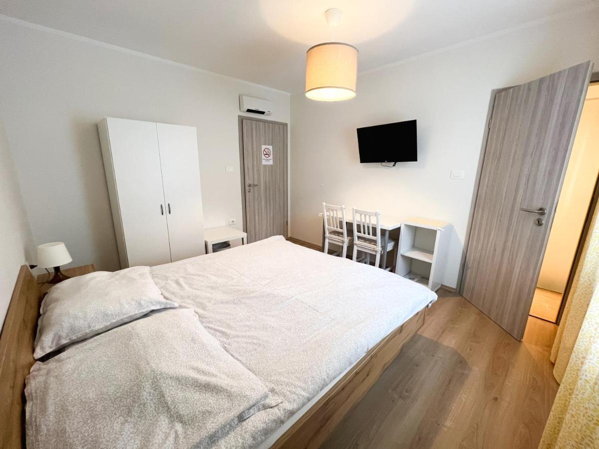 Hop House Garni Hotel ポストイナ エクステリア 写真