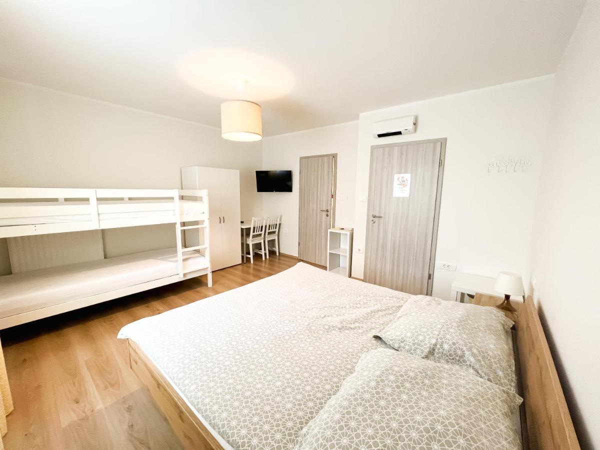 Hop House Garni Hotel ポストイナ エクステリア 写真