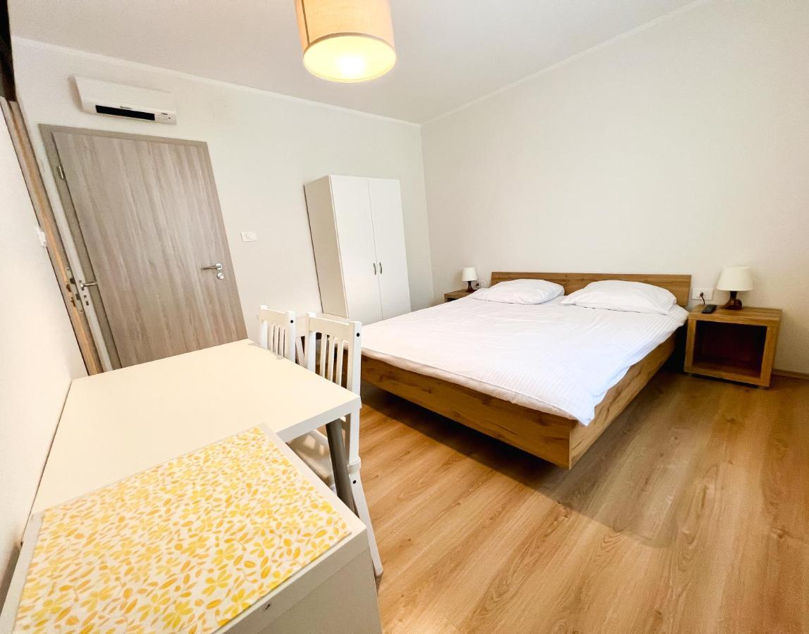 Hop House Garni Hotel ポストイナ エクステリア 写真