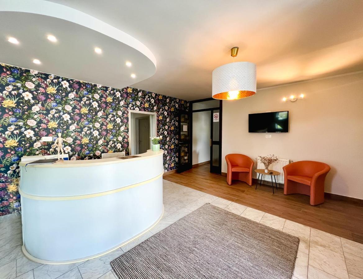 Hop House Garni Hotel ポストイナ エクステリア 写真