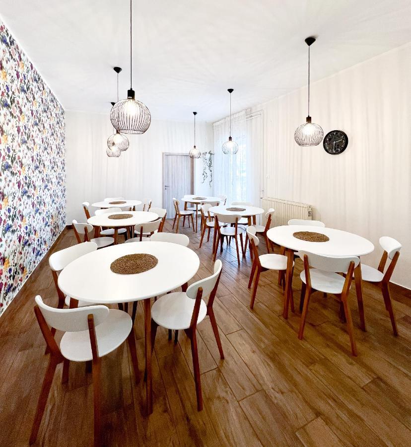 Hop House Garni Hotel ポストイナ エクステリア 写真