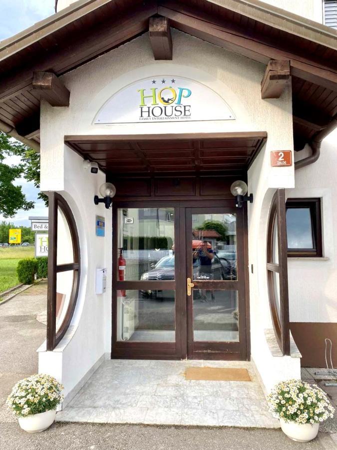Hop House Garni Hotel ポストイナ エクステリア 写真