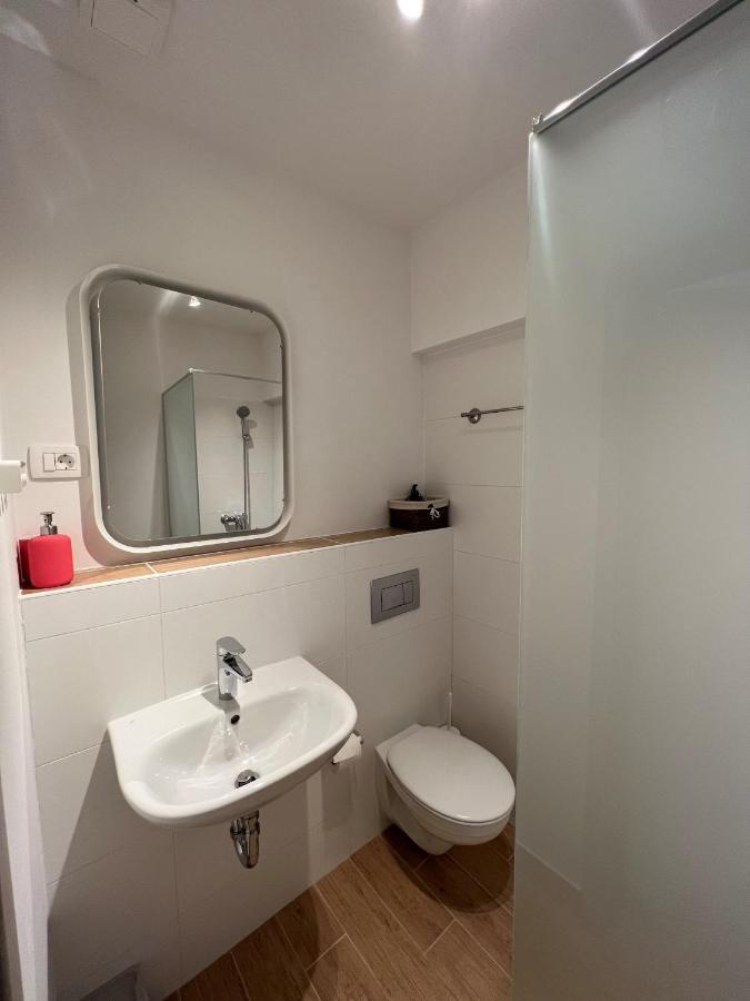 Hop House Garni Hotel ポストイナ エクステリア 写真