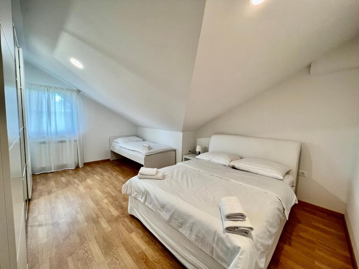 Hop House Garni Hotel ポストイナ エクステリア 写真