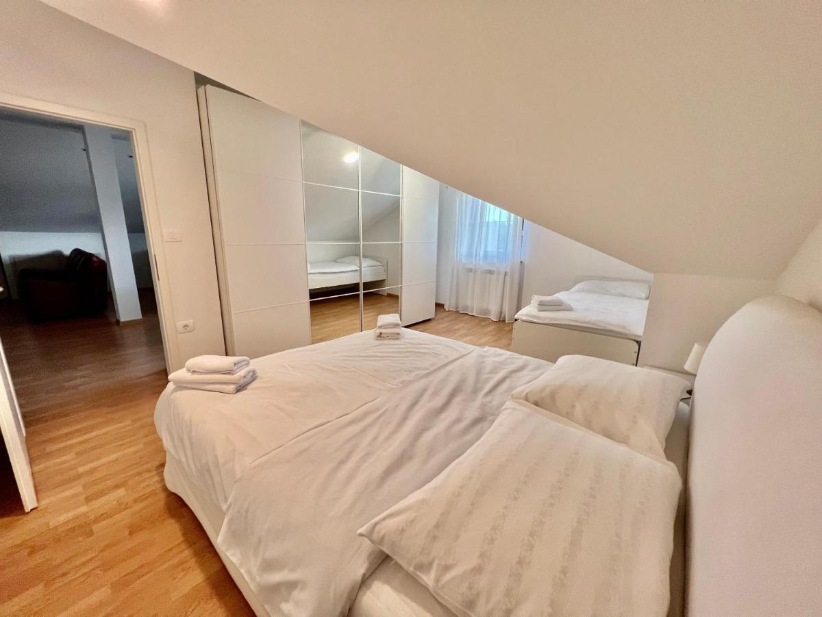 Hop House Garni Hotel ポストイナ エクステリア 写真