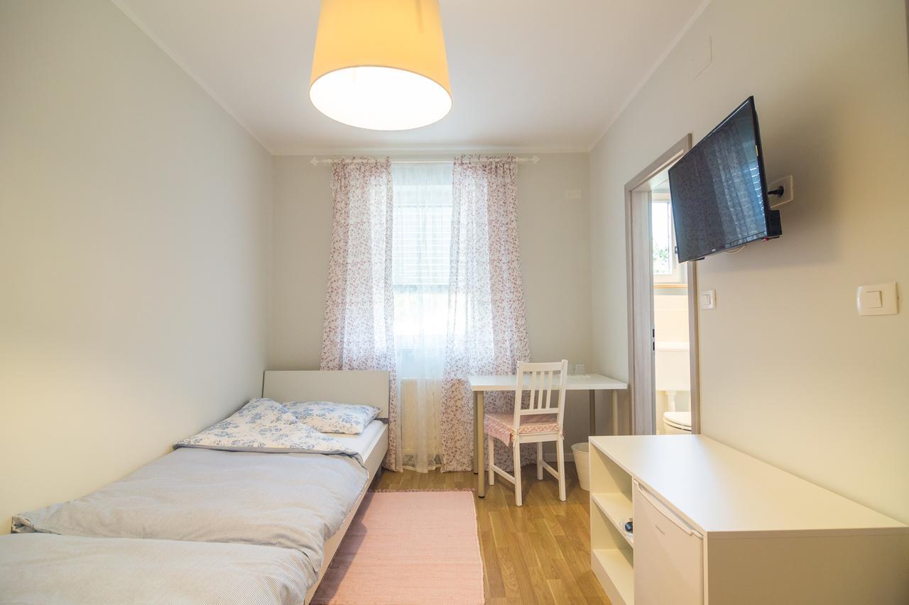Hop House Garni Hotel ポストイナ エクステリア 写真
