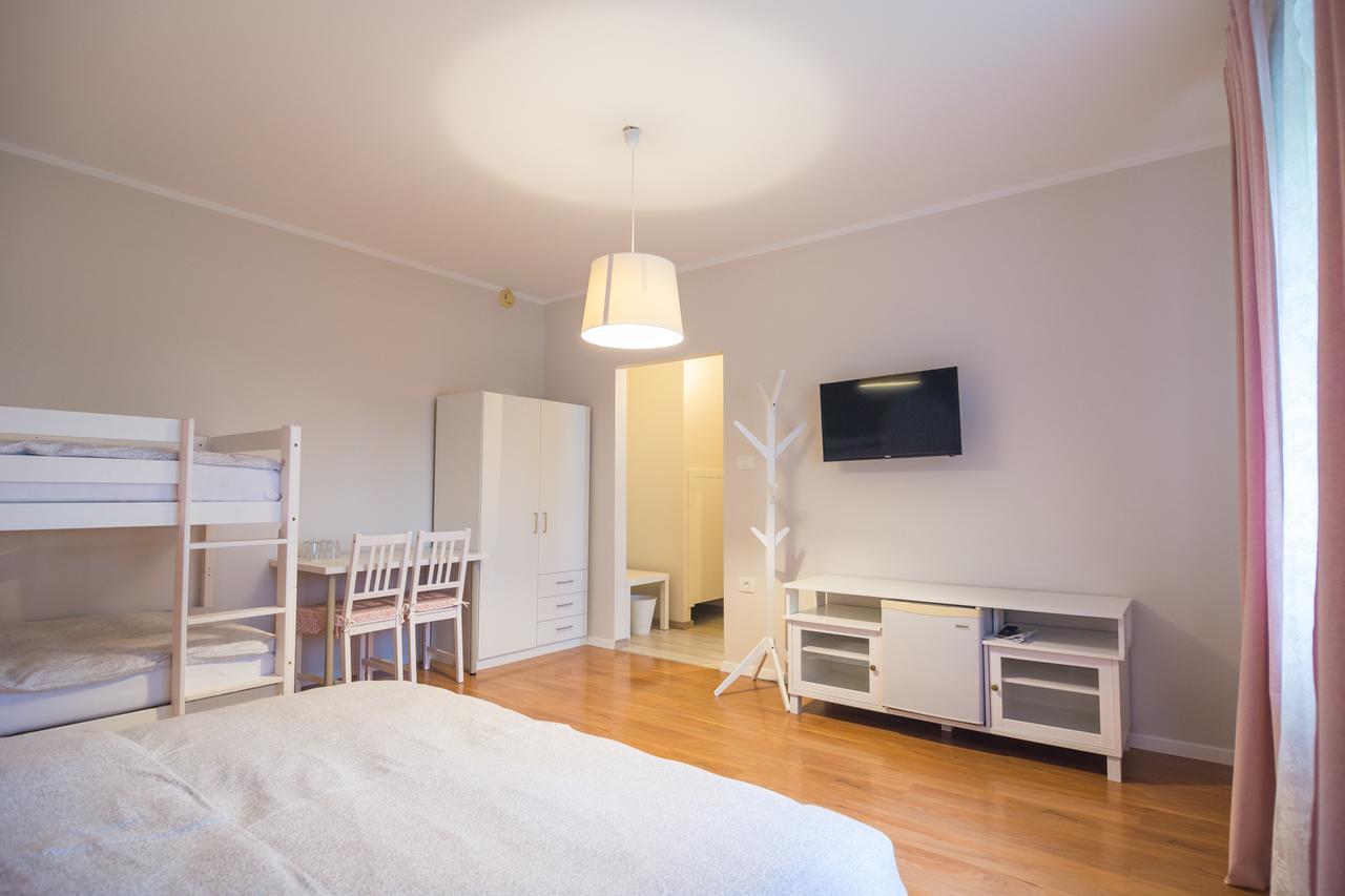 Hop House Garni Hotel ポストイナ エクステリア 写真