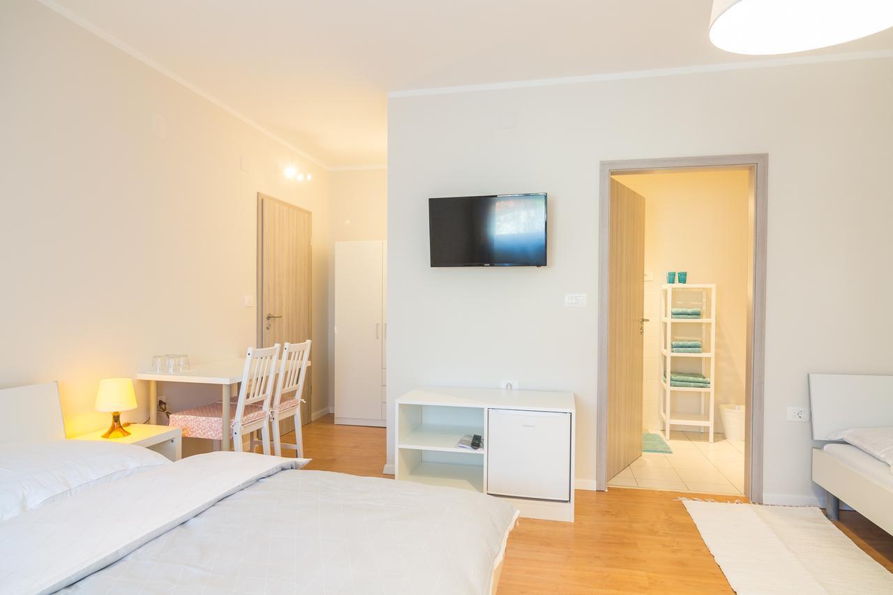 Hop House Garni Hotel ポストイナ エクステリア 写真