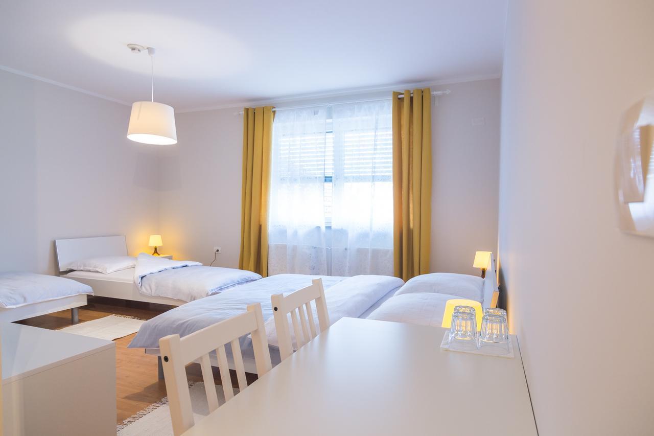 Hop House Garni Hotel ポストイナ エクステリア 写真