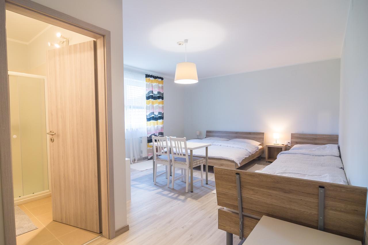 Hop House Garni Hotel ポストイナ エクステリア 写真