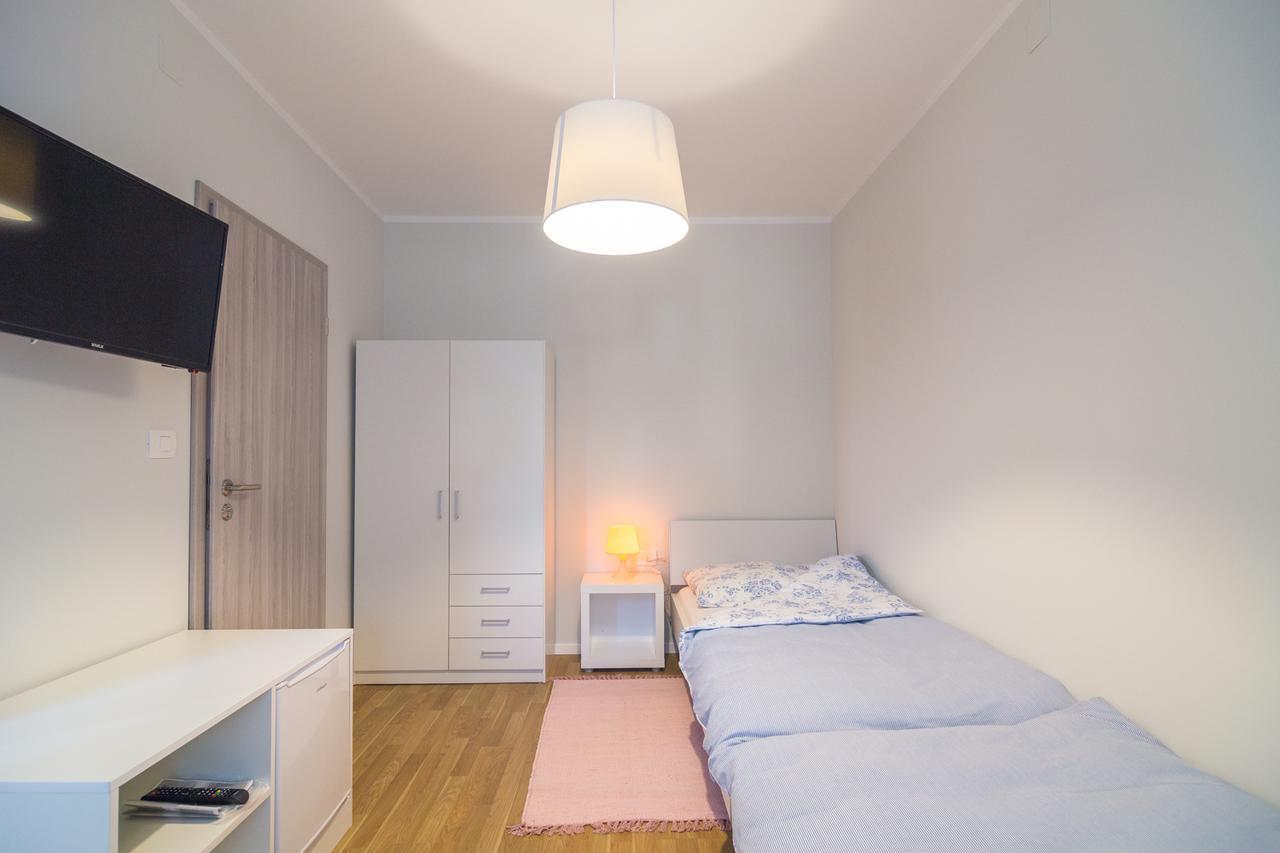 Hop House Garni Hotel ポストイナ エクステリア 写真